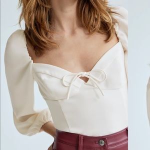 Wilfred Novella Blouse Puff-sleeve sweetheart blouse in mocha brown from Aritzia